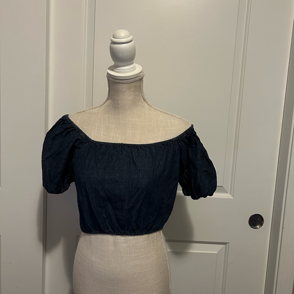 Chic Off-Shoulder Navy Crop Top